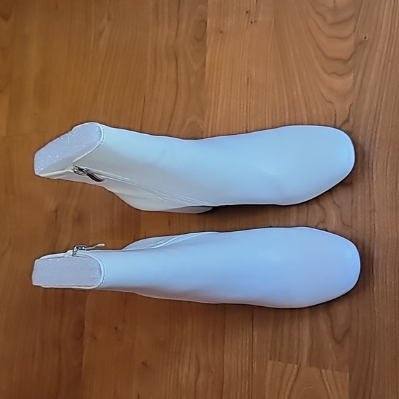 MIA Kymi Block Heel Bootie - Picture 7 of 10